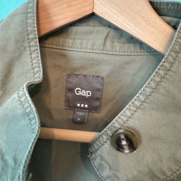 Gap women’s Olive Jacket - Picture 3 of 3
